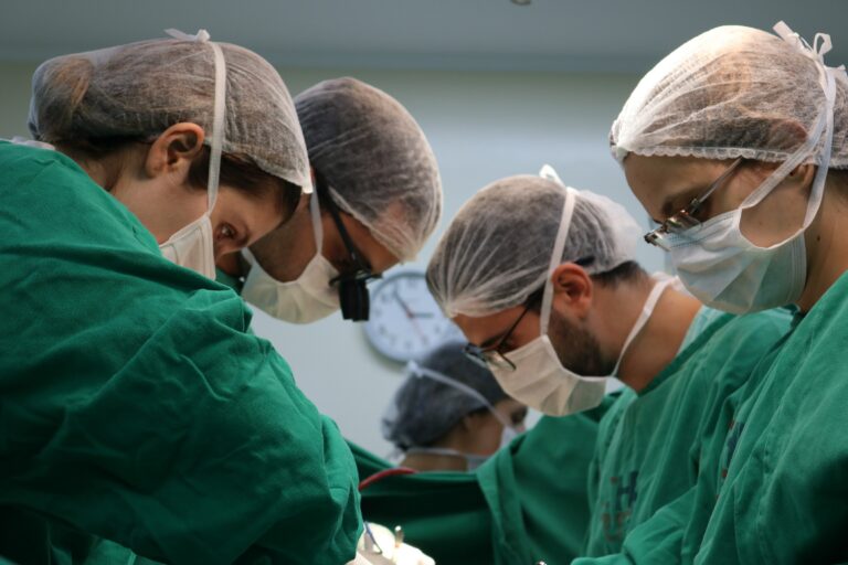 SP irá contratar mais de 1 mil profissionais de saúde para reforçar equipes