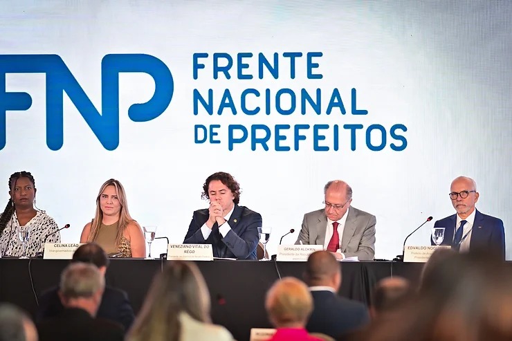 O evento contou com a presença do presidente da República em exercício, Geraldo Alckmin, membros do governo federal e dezenas de prefeitas e prefeitos de todo o país | Foto: George Gianni/VGDF