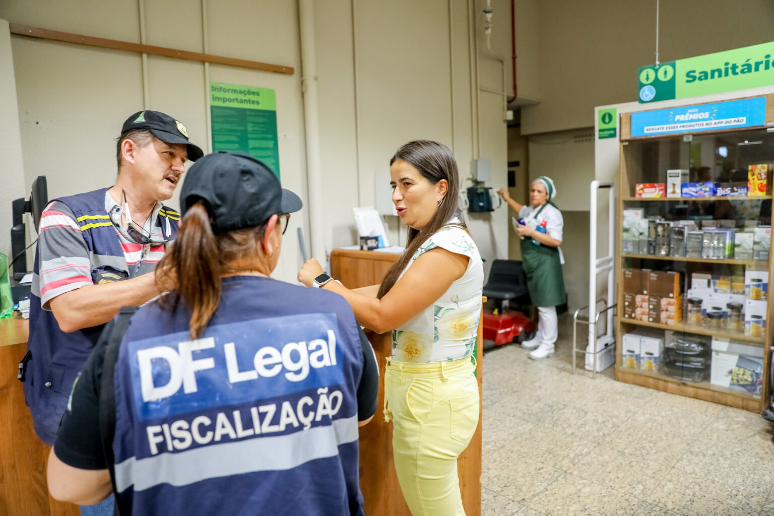 “Dos 340 mil boletos que emitimos, 320 mil são cobranças de TFE. Desse total, 260 mil são direcionados aos MEIs, cuja maioria absoluta recebe cobranças de valores muito baixos, recebe a taxa mínima prevista de R$ 44,87”, afirma o subsecretário de Receita Fiscal, Paulo Roberto Araújo | Foto: Joel Rodrigues/Agência Brasília