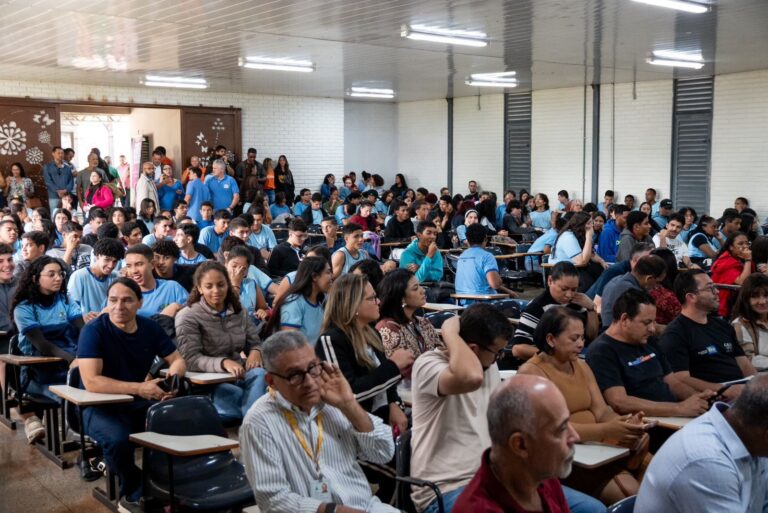 Em Planaltina, Prudente dá início a programa que levará atendimento oftalmológico a 56 mil alunos do DF
