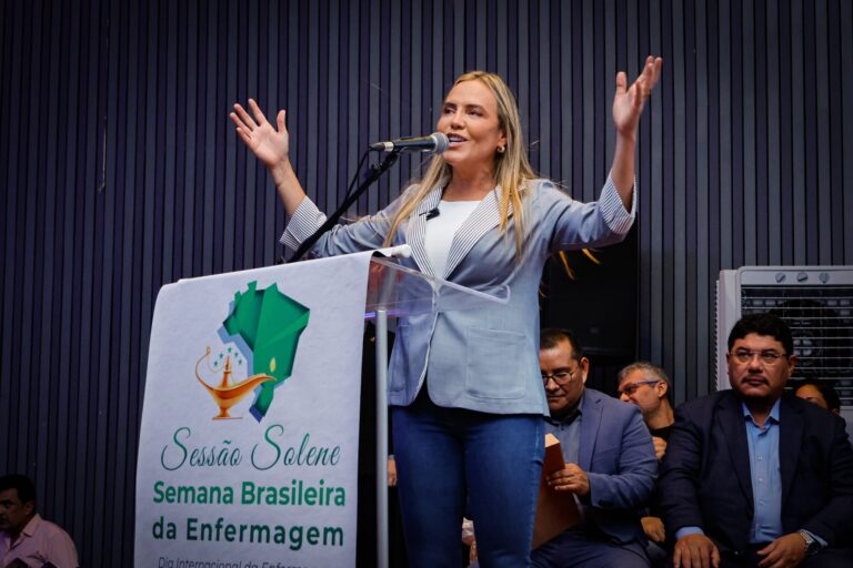 Investir em condições dignas é homenagear quem cuida da vida”, afirma Celina Leão sobre enfermagem