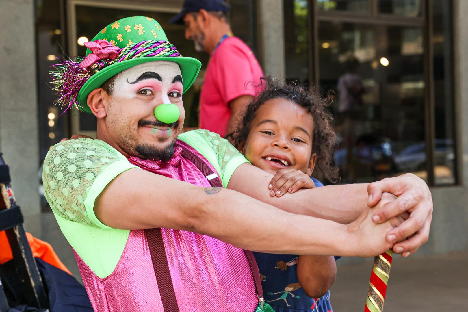 Sesc Festclown 2024 agita unidades do Sesc e espaços públicos com programação gratuita