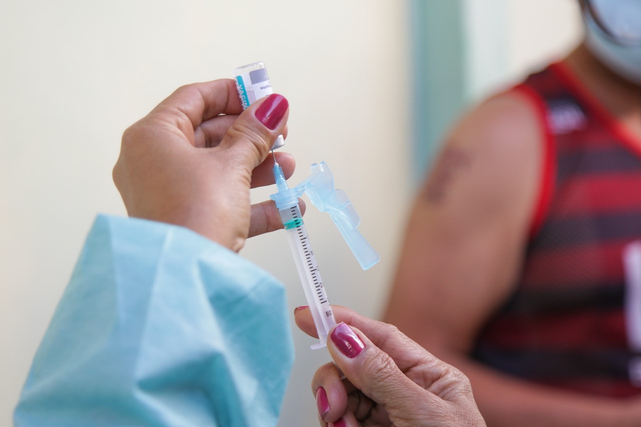 Vacinação no DF: 51 locais abertos neste sábado para gripe, Covid e rotina