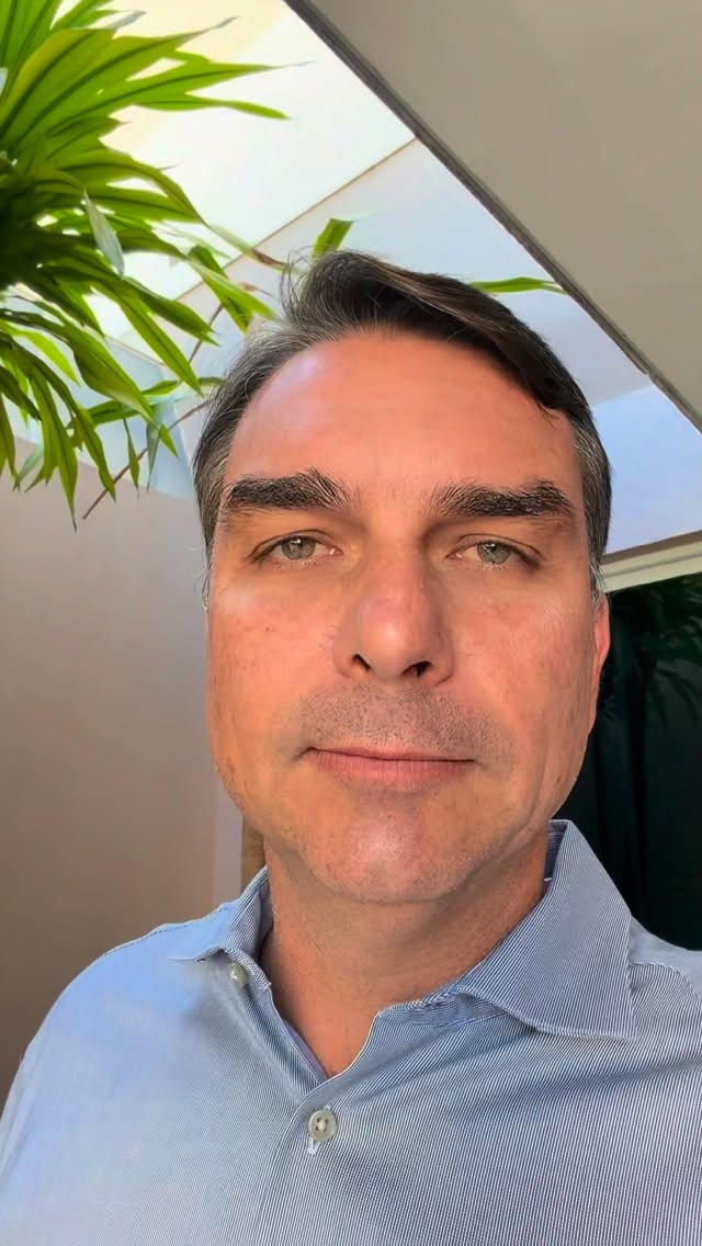 Filiação Surpreendente de Flávio Bolsonaro ao Partido Missão Gera Impasse Eleitoral
