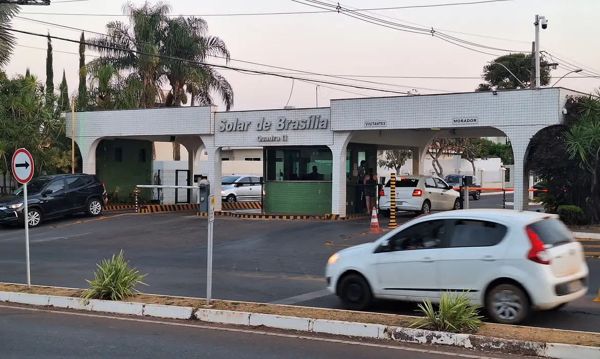 Moraes Solicita Parecer da PGR sobre Restrição de Visitas a Bolsonaro