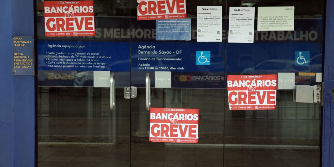 Bancários não aceitam proposta da Caixa e continuam com greve nacional