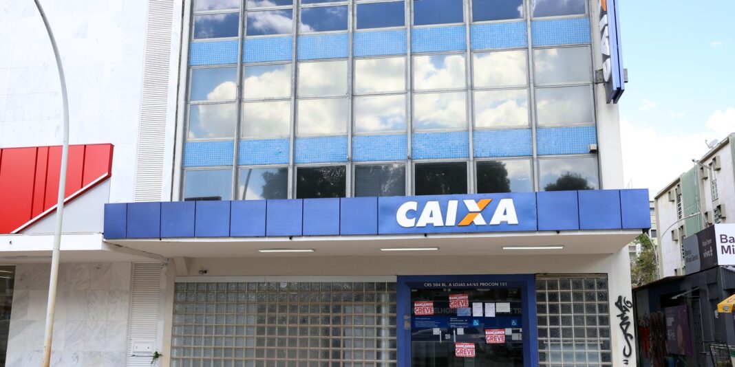 Trabalhadores da Caixa irão decidir na próxima semana sobre a suspensão da greve