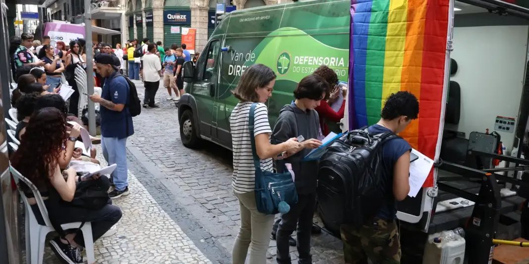 Transexuais e travestis realizam ato no Rio de Janeiro em defesa da democracia
