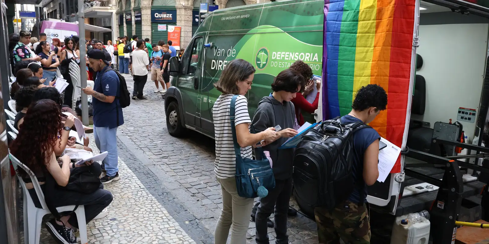 Transexuais e travestis realizam ato no Rio de Janeiro em defesa da democracia
