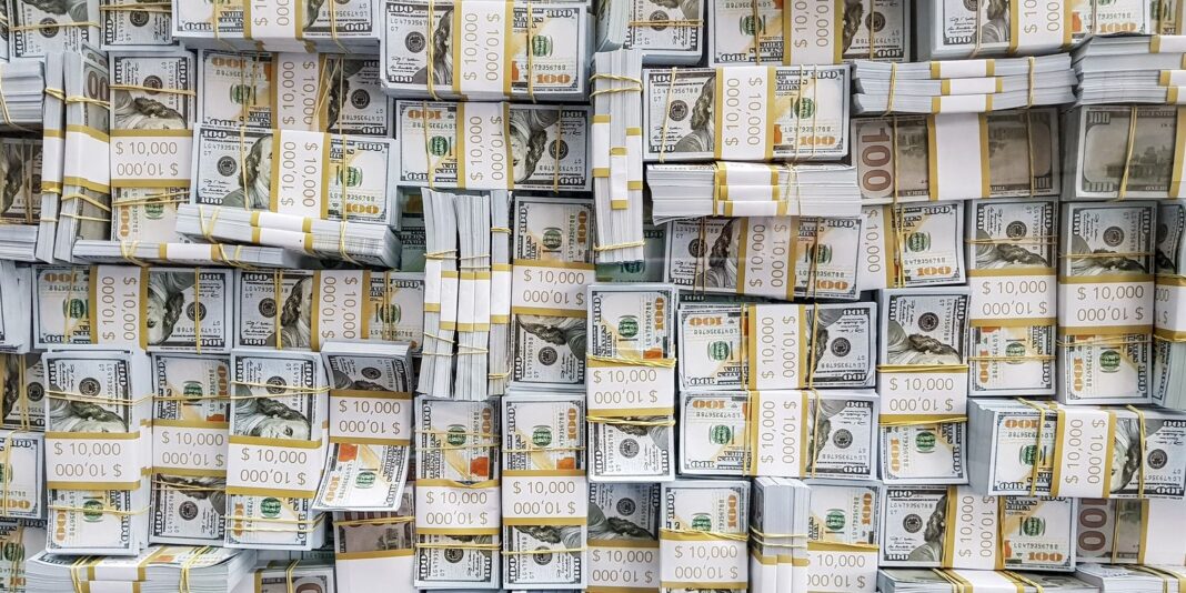 Dólar registra alta de 0,47% e se aproxima de R$ 5,20 em meio a pessimismo externo