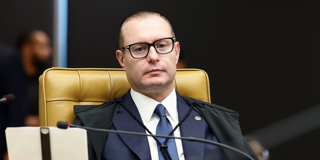 Zanin pede posicionamento da Anatel sobre acesso à internet durante as eleições