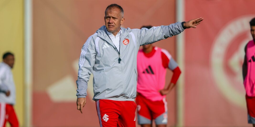 Internacional anuncia contratação do técnico Eduardo Baptista até o final da temporada