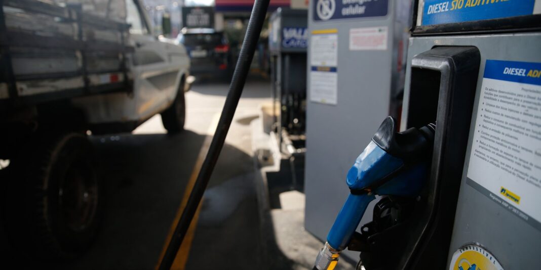 Subsídios à gasolina e ao diesel são aumentados em resposta à alta do petróleo