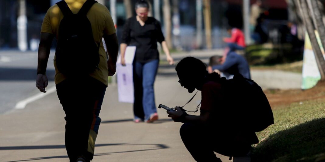 Estudo revela que percentual de jovens nem-nem no Brasil é de 22,4%