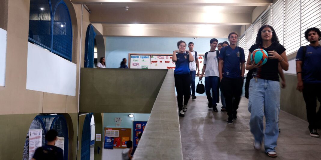Pé-de-Meia inicia pagamento da sexta parcela a estudantes nesta segunda-feira