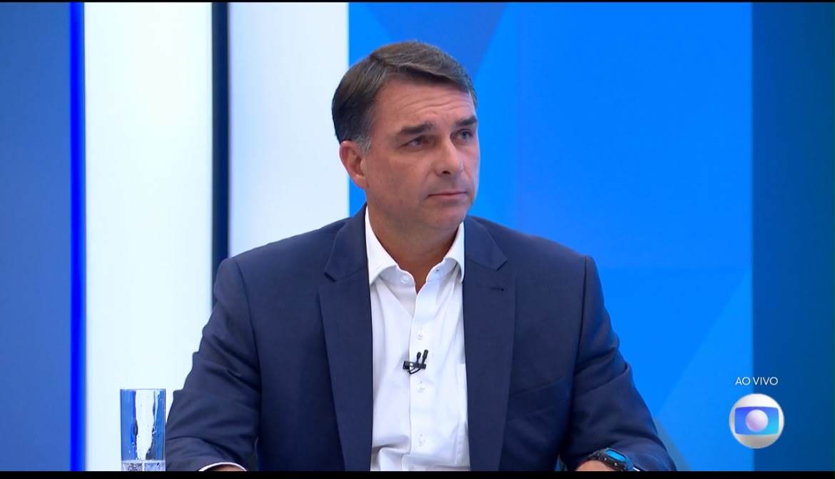 “Contrato não foi cumprido”: Flávio Bolsonaro explica pedido de R$ 134 milhões a Vorcaro