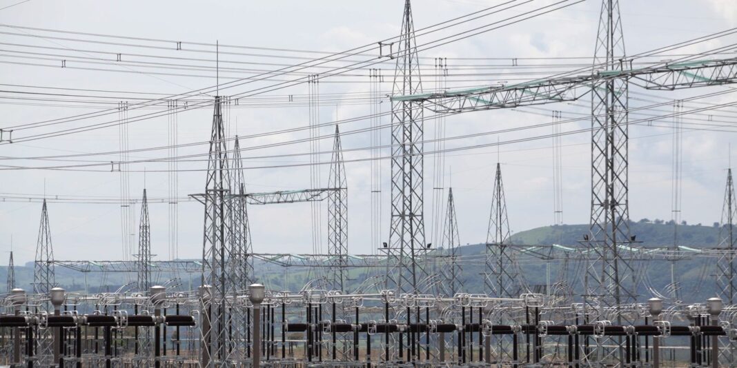 Aneel planeja três leilões de transmissão de energia para 2027