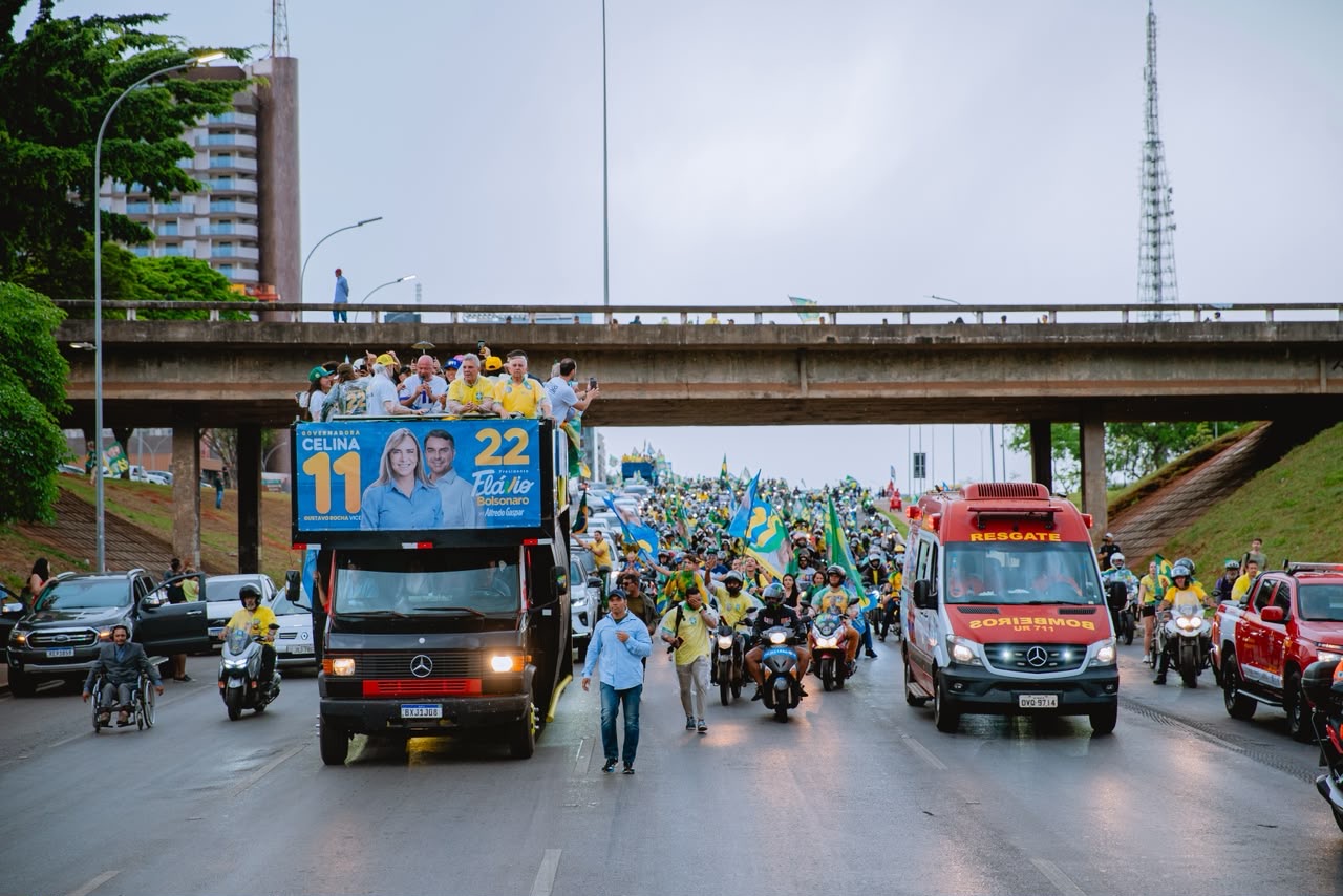 Megacarreata de Flávio Bolsonaro e Celina Leão aposta nas ruas para confirmar favoritismo no DF