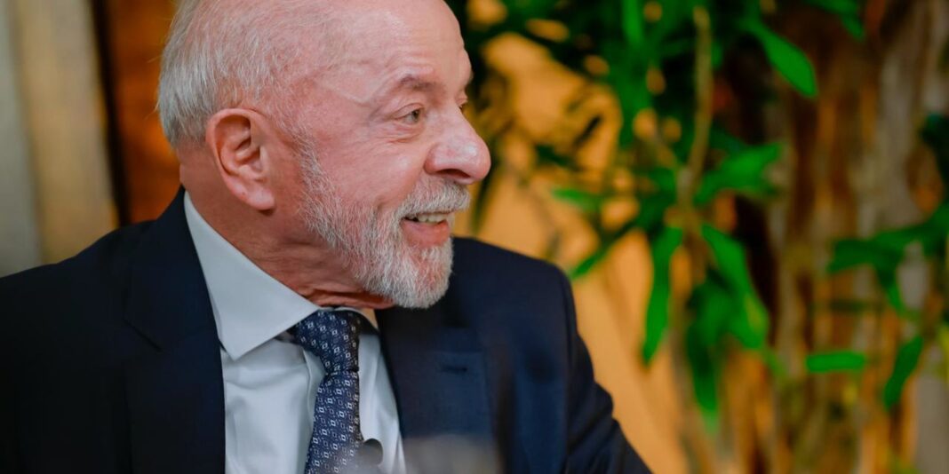 Lula anuncia entrega de pedido de abertura de sigilo ao TSE amanhã