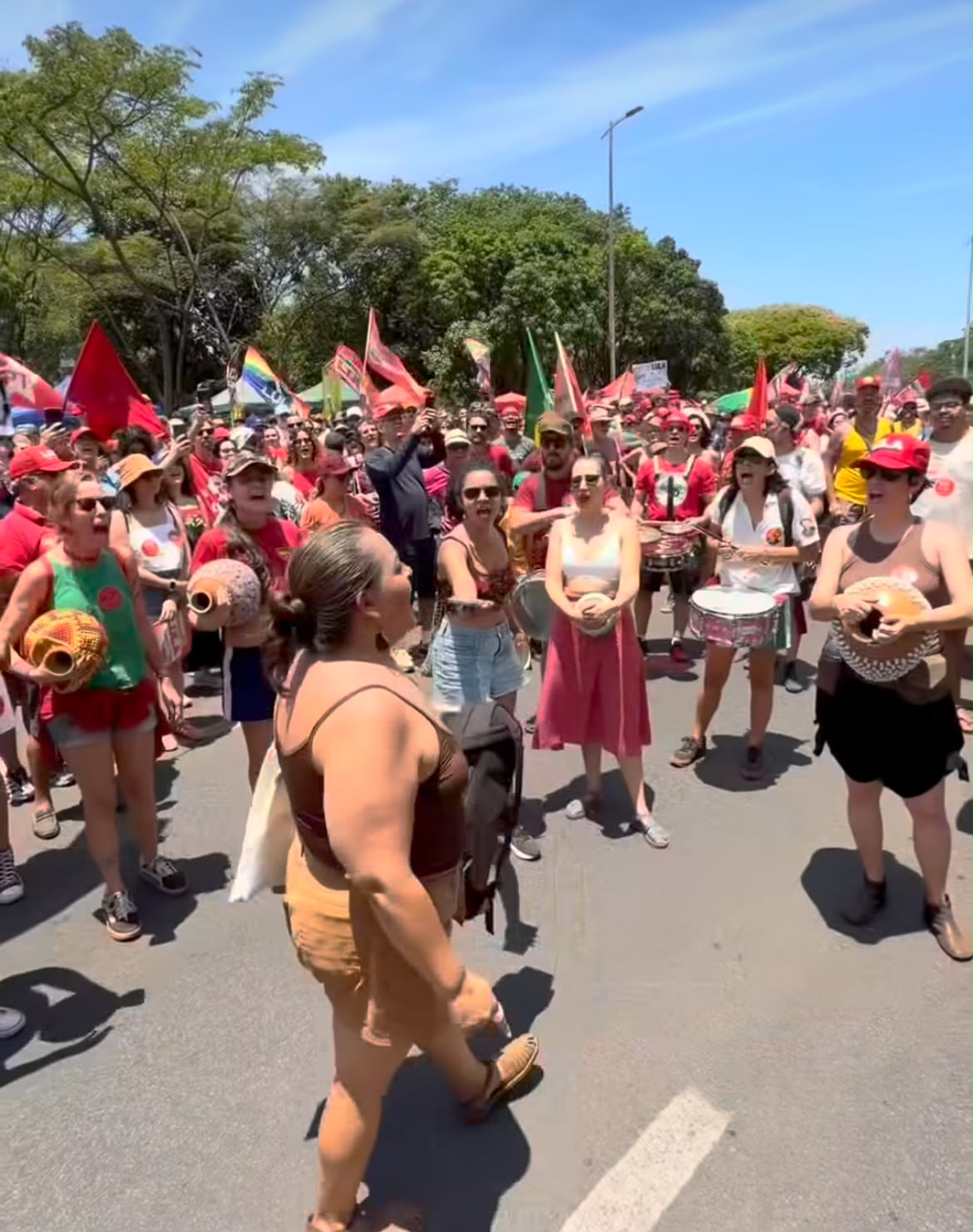 SSP-DF diz que interveio para evitar conflito em manifestação ligada ao PT no Eixo Norte