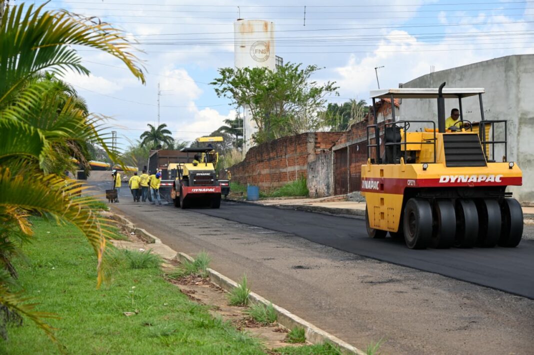 Máquinas da Goinfra realizam recapeamento asfáltico no Entorno do DF