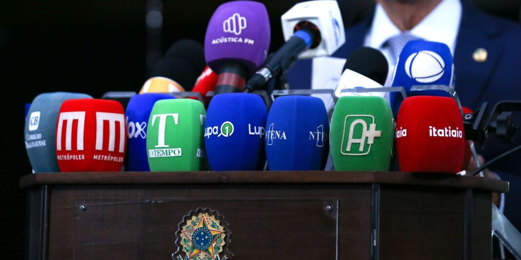 Jornalistas registram mais de 14 mil ataques durante o 1º turno das eleições