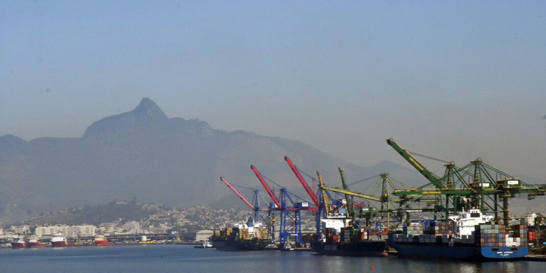 Previsão de superávit comercial para 2026 é reduzida para US$ 84,4 bilhões
