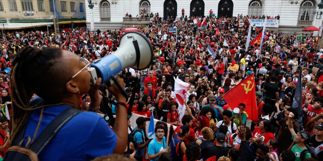 Estudantes realizam manifestações em todo o país em apoio a Lula