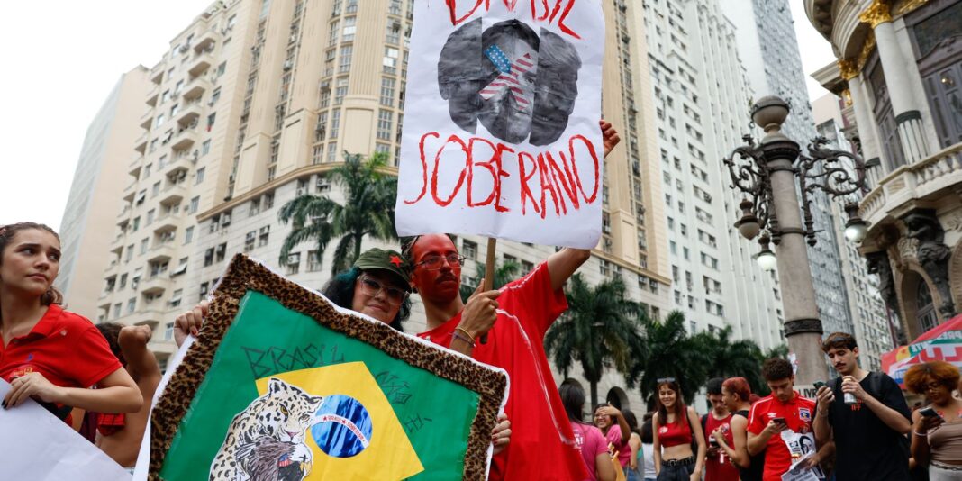 Estudantes realizam manifestação no Rio de Janeiro em apoio ao voto em Lula