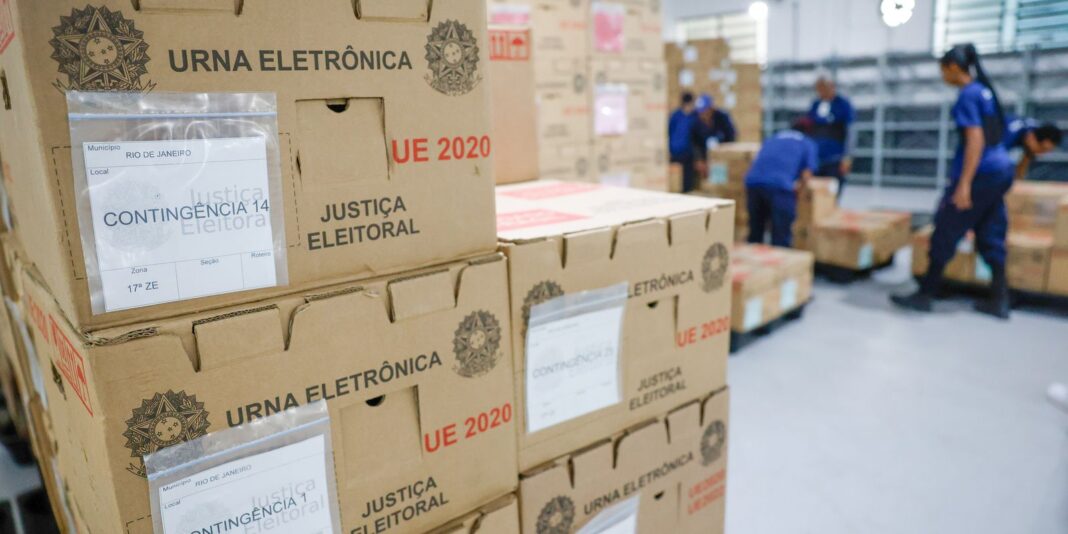 Tribunais distribuem urnas e organizam sessões para as eleições