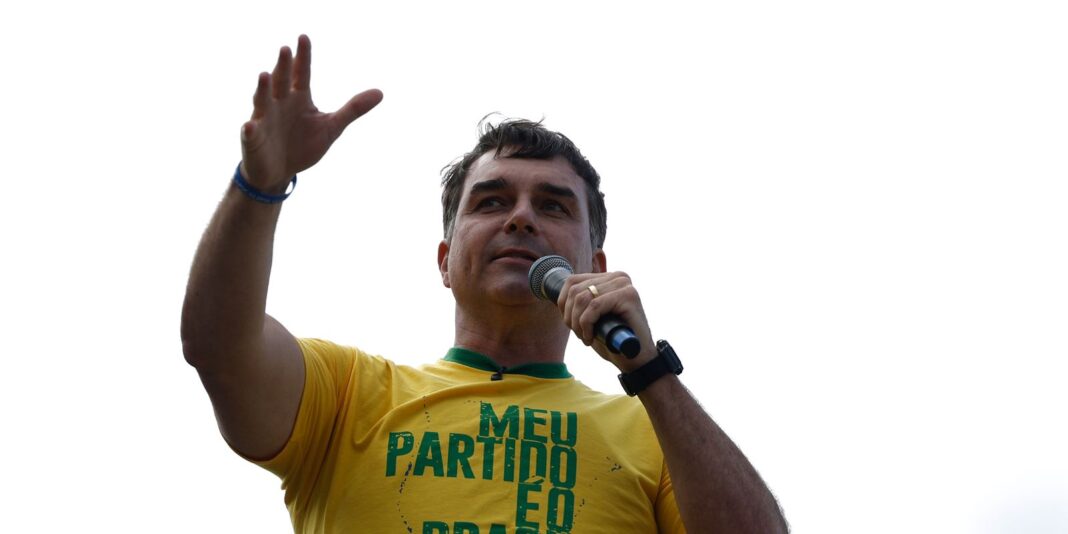 Aliado de Trump confirma chegada de Flávio Bolsonaro aos EUA