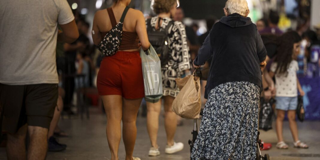 Economistas afirmam que corte amplo de gastos públicos impactaria a área social