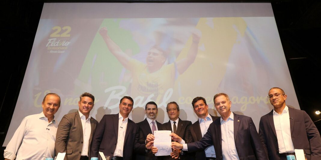 Flávio Bolsonaro conta com apoio de governadores eleitos e de Cury