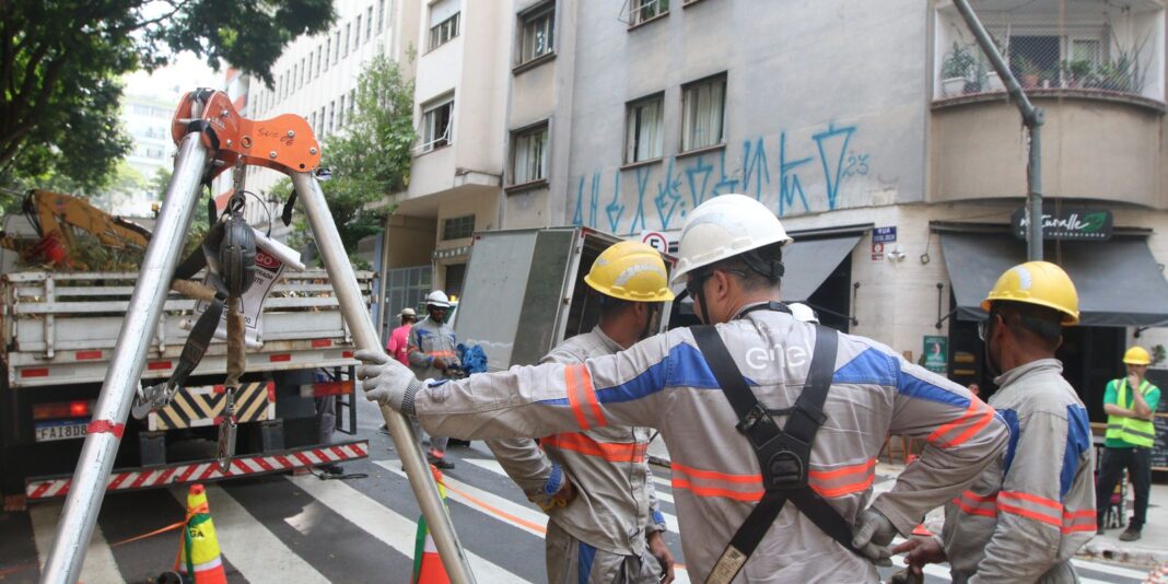 Procon de São Paulo aplica multa à Enel por irregularidades no fornecimento de energia