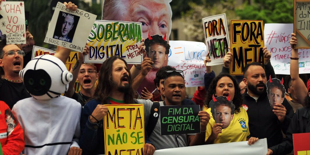 Manifestação em São Paulo pede neutralidade da Meta nas eleições