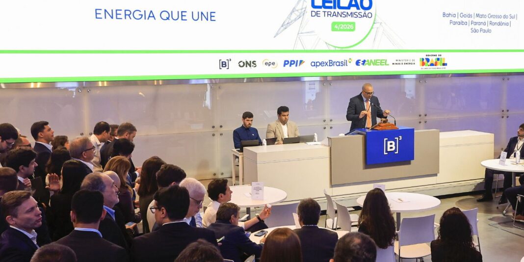 Aneel realiza leilão de oito lotes de transmissão de energia com intensa concorrência