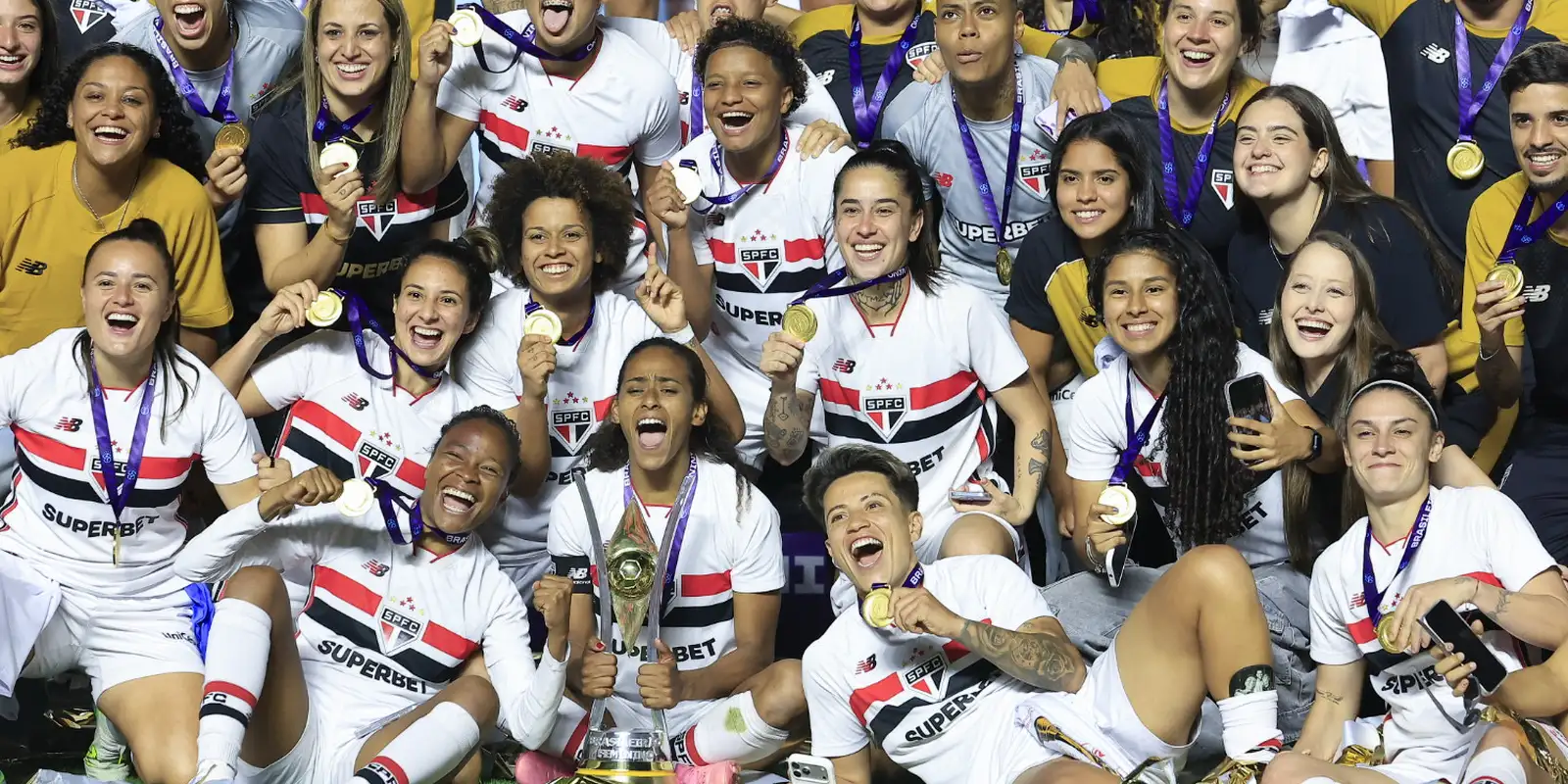 São Paulo vence Corinthians e conquista o Campeonato Brasileiro pela primeira vez