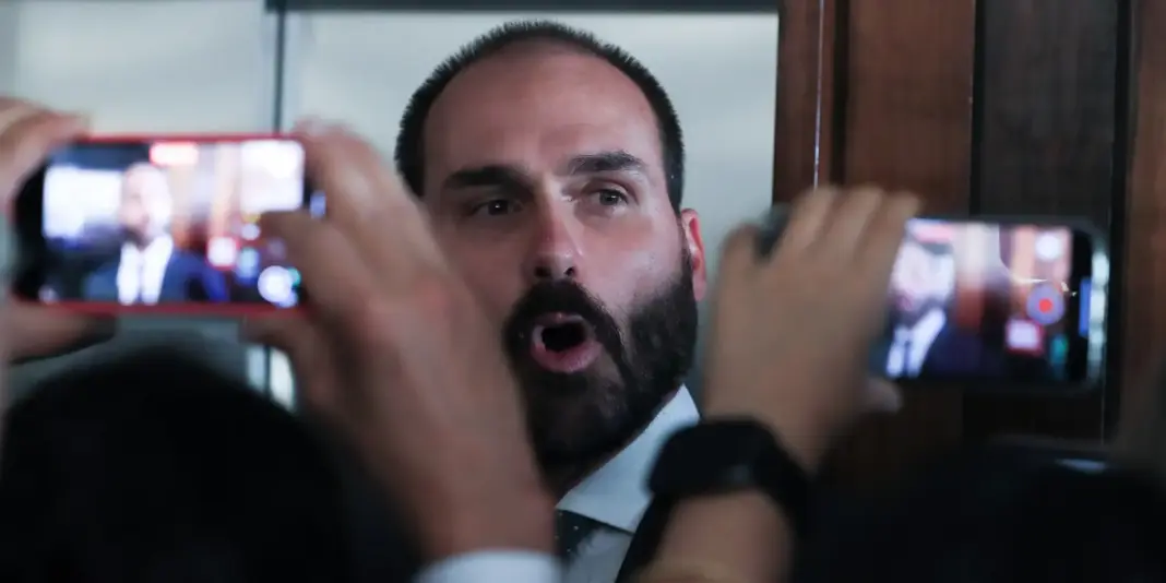 Eduardo Bolsonaro é mencionado em lista de penas pendentes de cumprimento