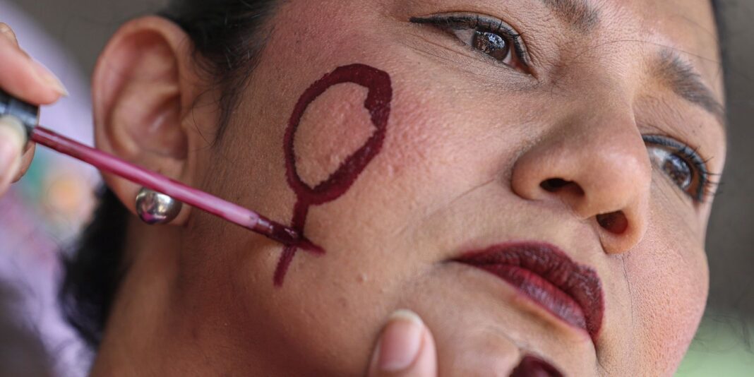 Agressões políticas crescem durante mês de combate à violência contra a mulher