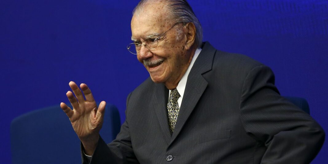 José Sarney tem alta hospitalar após nove dias internado