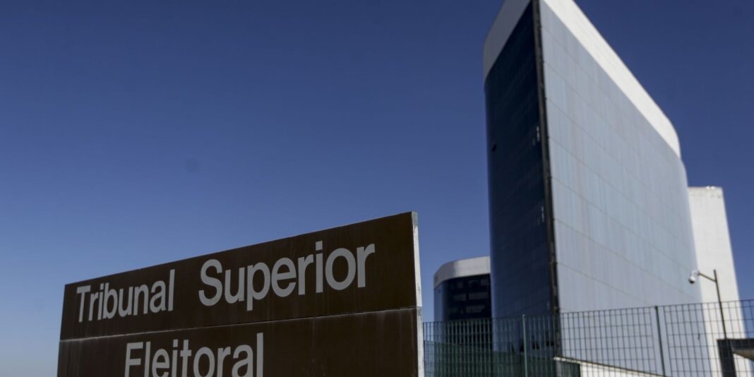 TSE retoma contagem de votos em todo o país
