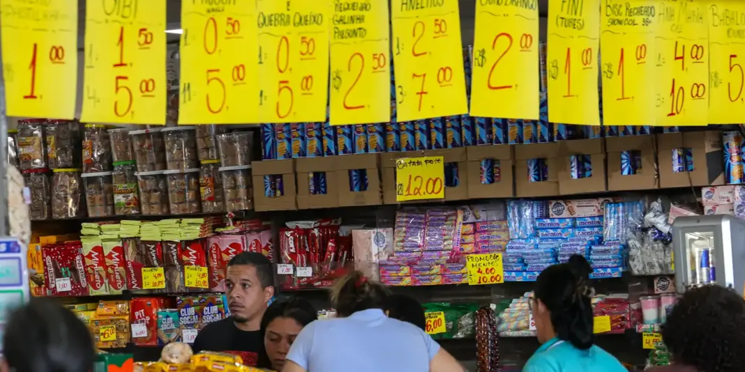 Governo planeja crédito para empresas impactadas pelo fim da 6x1, afirma Durigan