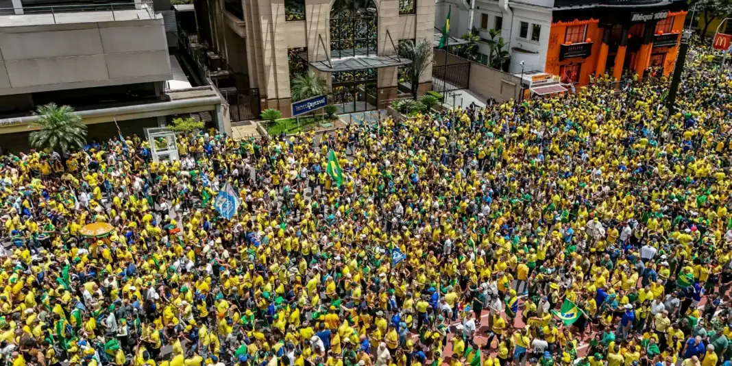 Campanha de Flávio Bolsonaro promove manifestação na Avenida Paulista
