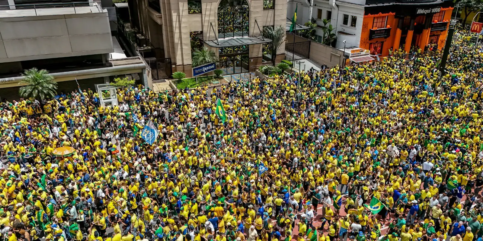 Campanha de Flávio Bolsonaro promove manifestação na Avenida Paulista