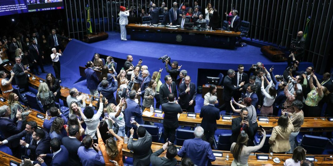 Imprensa internacional destaca aprovação do fim da 6x1 como vitória de Lula