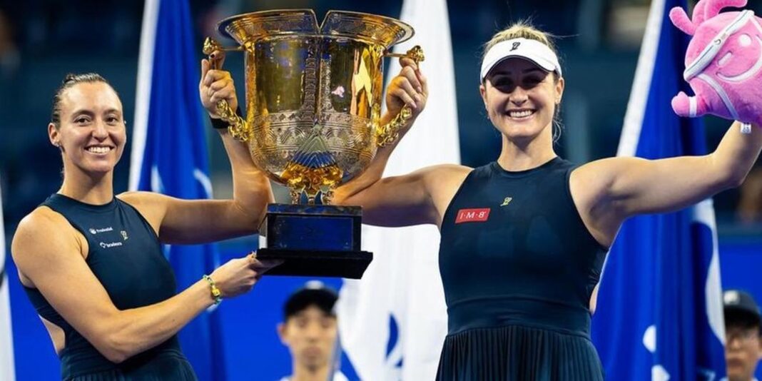 Dupla de Stefani conquista WTA 1000 de Pequim, o quinto título da temporada