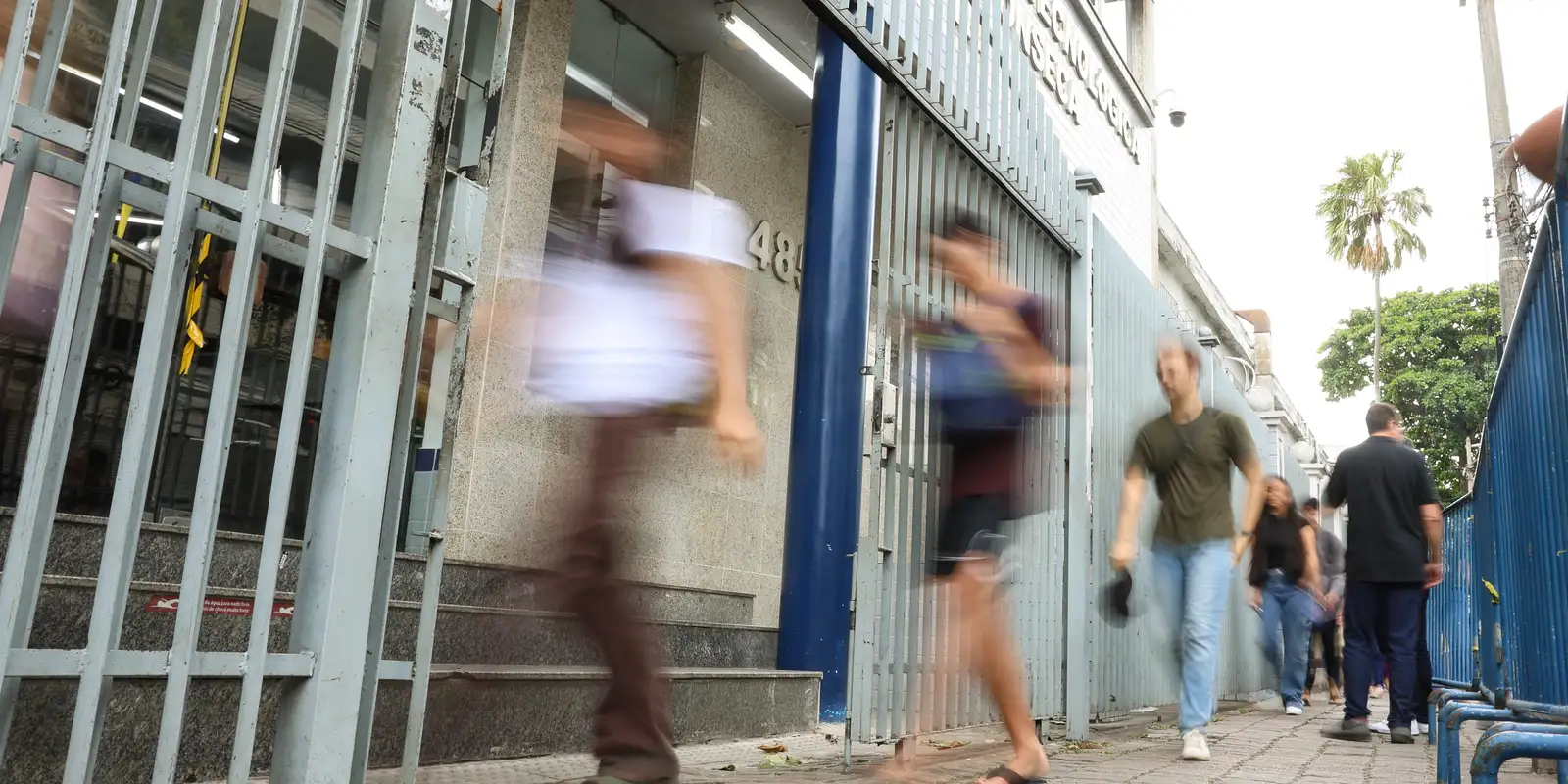 Termina neste domingo o prazo para escolher o idioma da prova do Enem 2026