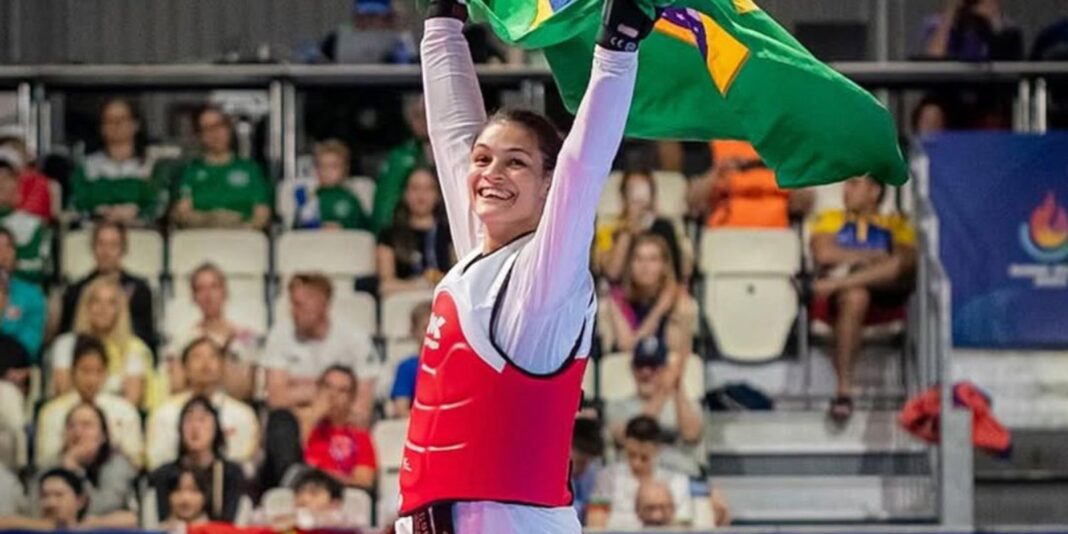 Maria Clara Pacheco conquista medalha de ouro na 3ª etapa do Grand Prix de taekwondo